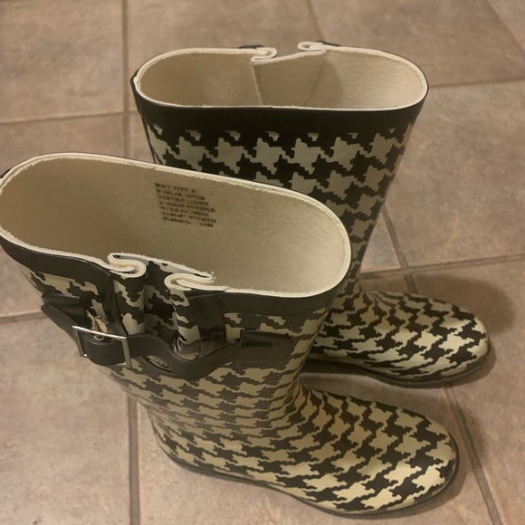 Merona Shoes - Merona Women’s Rubber Rainboots